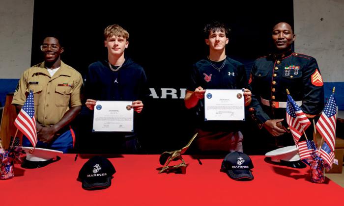 HAMMER GRADUATES SIGN ON THE DOTTED LINE