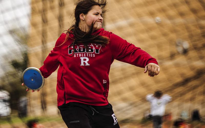 Roby's Kailyn Shipp throwing the Discus. PHOTO BY: MARK MARTINEZ