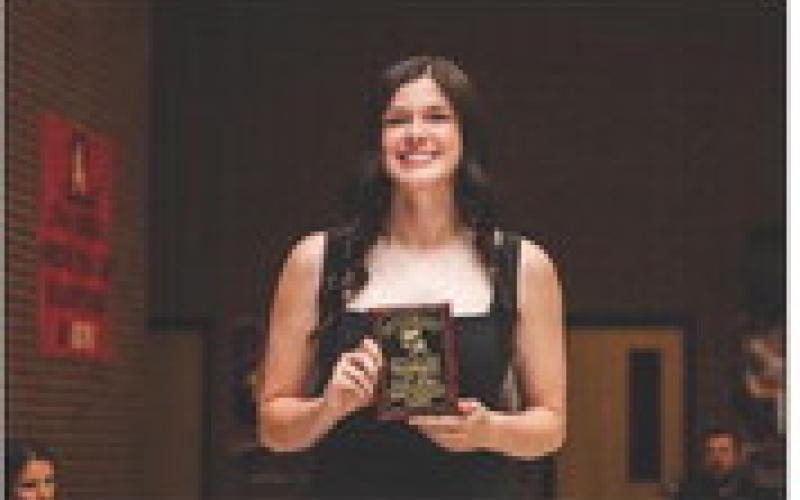 Soph. Keslie Criswell recieving Lady Hornet Basketball’s Most Valuable Player Award.