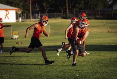 Senior Hunter Harris fingertips a pass during a defensive drill this past Monday. Photo by Mark Martinez