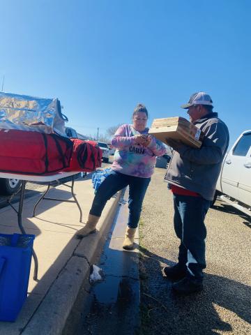 Melissa Velasquez with Cooking for a Cause out of Stamford brought in a truckload of pizzas for residents on Saturday. Aspermont City Manager Lorenzo Calamaco picked up a few slices to deliver to remote crews who were still working to repair the city’s water line. (Photo by Everleigh Hurt -1st Grader Rotan ISD)