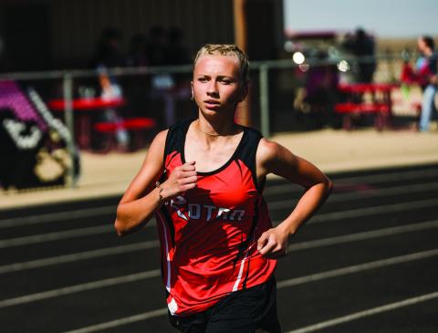 Rotan's Jezebel Losack running the 3200. PHOTO BY: MARK MARTINEZ