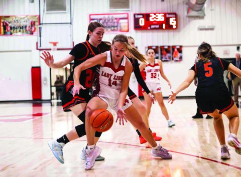 Roby's Berklee Lummus fights through a Lady Bulldog defender to reach to reach the basket. Photo by: Mark Martinez