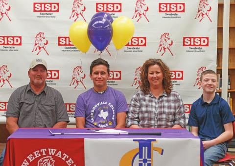 Zachary Morgan signs letter of intent to play golf for Jacksonville College