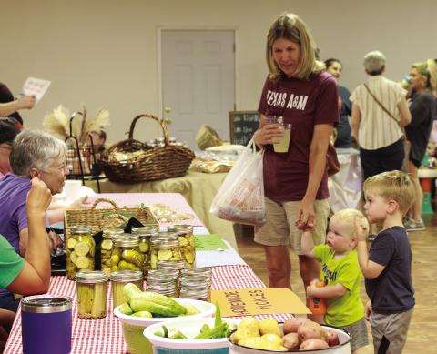Roby Hosts Community Farmer's Market