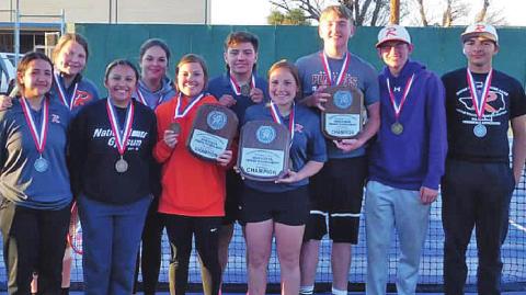 Yellowhammer Tennis cleans up at district meet