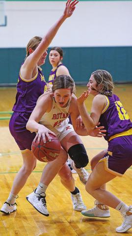 Rotan's Becca Kincheloe battles with Lady Mogul defenders as she drives to the basket. Photo by: Tricia Hurt