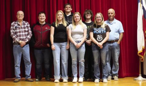 Picturede: Alex Long, Tyler Kessinger, Matti Polk, Caleb Broshears, Emily Blankenship, Braydon Blankenship, Kenzy Blankenship and Mike Winter.