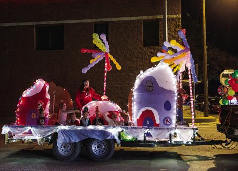 Roby Christmas Parade lights up the courthouse square