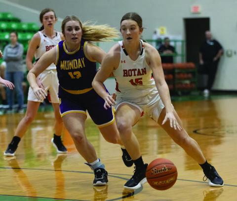 Lady Hammer Junior Becca Kincheloe drives towards the basket during the Lady Hammers consolation game vs. Munday at the Blackwell tournament this past Saturday.