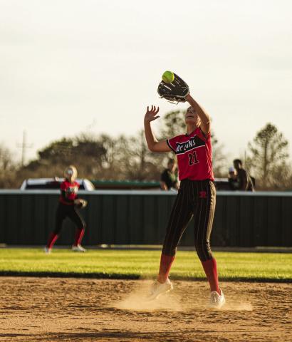 Roby Freshman Jaleigh Johnson brings down the game winning out during the Lady Lions 14-12 win over Hamlin last Tuesday. PHOTO BY: MARK MARTINEZ