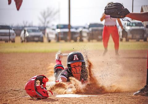 Lady Hornets rout Lady Lions; Lions defeat Hammers