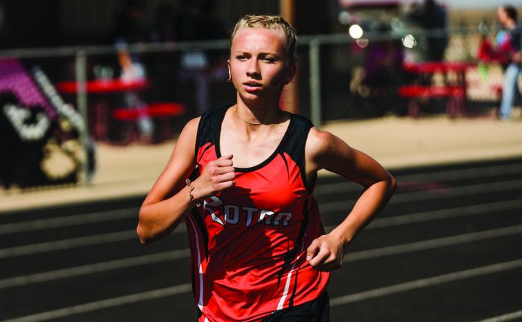 Rotan's Jezebel Losack running the 3200. PHOTO BY: MARK MARTINEZ