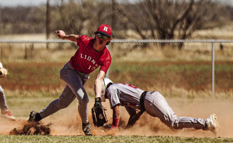 Roby's Kullen Daniel snags a throw to second during the Lion's tourney match with Iraan. PHOTO BY: MARK MARTINEZ
