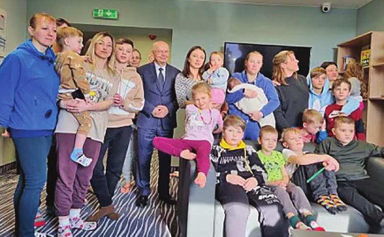 A photograph of the first Ukrainian refugees the Evangelical-Methodist Church Parish in Kielce aided in crossing the boarder