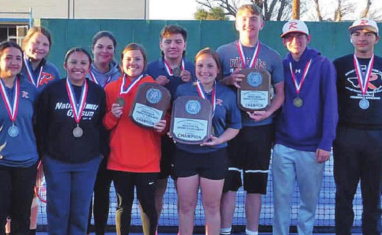 Yellowhammer Tennis cleans up at district meet