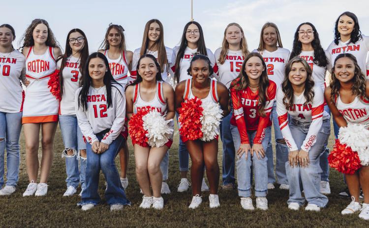 L-R: Arianna Fillingim, Leah Proffitt, Alexus Stephens, Halen Gigson, Madison Fillingim, Kate Van Poppel, Braylee Carrillo, Abby Rivers, Talyn Lewis, Lillyan Almanza, Karlie Buchanan, Olivia Messick, Tanley Park, Joey Lujan, Belle Turner, Avery Gonzalez, Emma Carreon, Shyanne Gaspar. Photo by: Mark Martinez